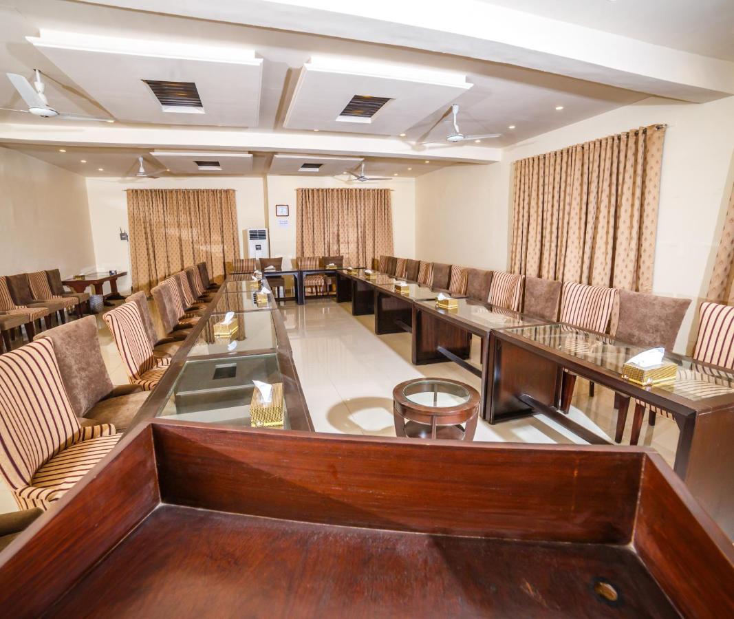 Vip House Hotel Peshawar Bagian luar foto