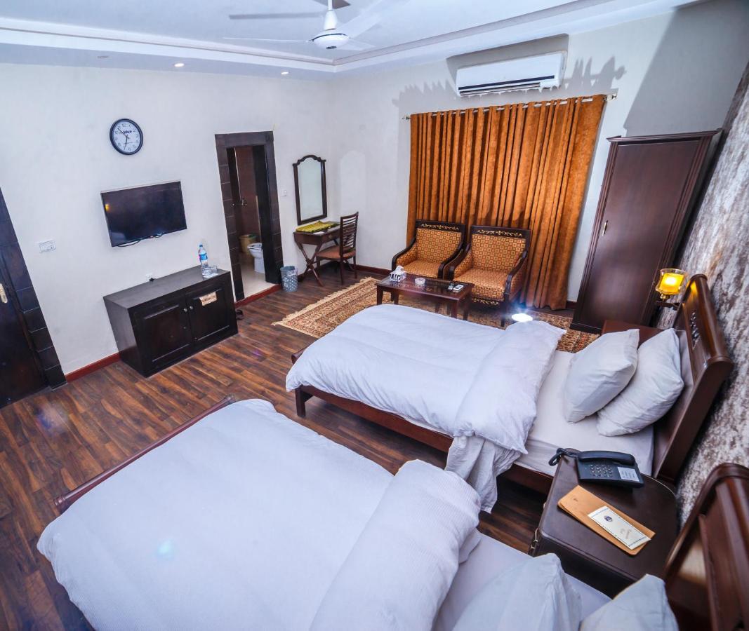 Vip House Hotel Peshawar Bagian luar foto