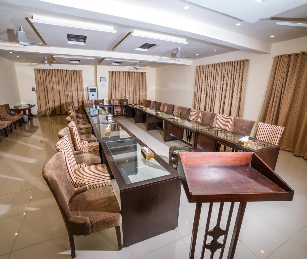 Vip House Hotel Peshawar Bagian luar foto