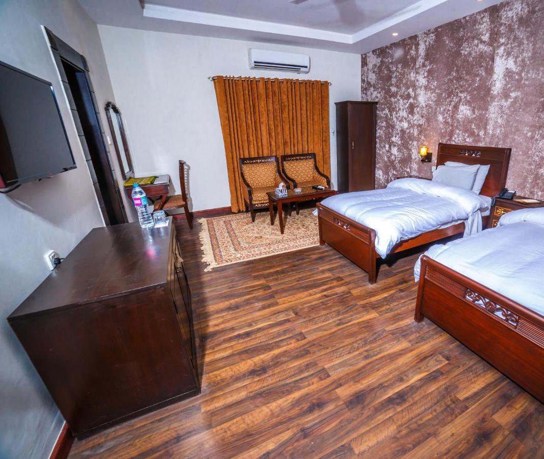 Vip House Hotel Peshawar Bagian luar foto