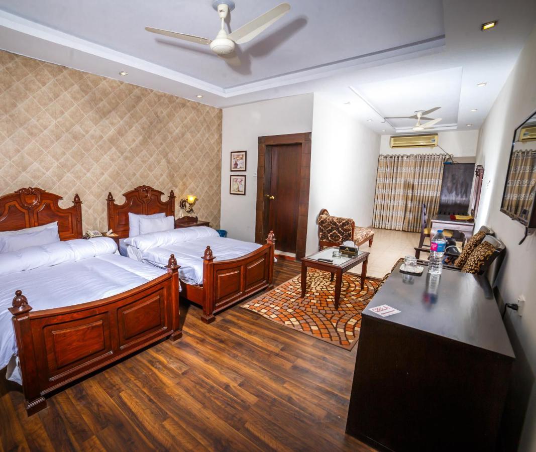 Vip House Hotel Peshawar Bagian luar foto
