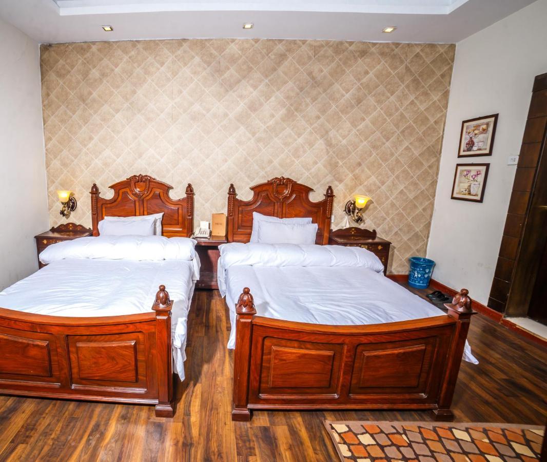 Vip House Hotel Peshawar Bagian luar foto