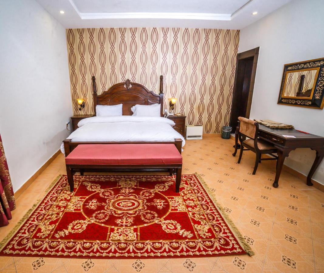 Vip House Hotel Peshawar Bagian luar foto