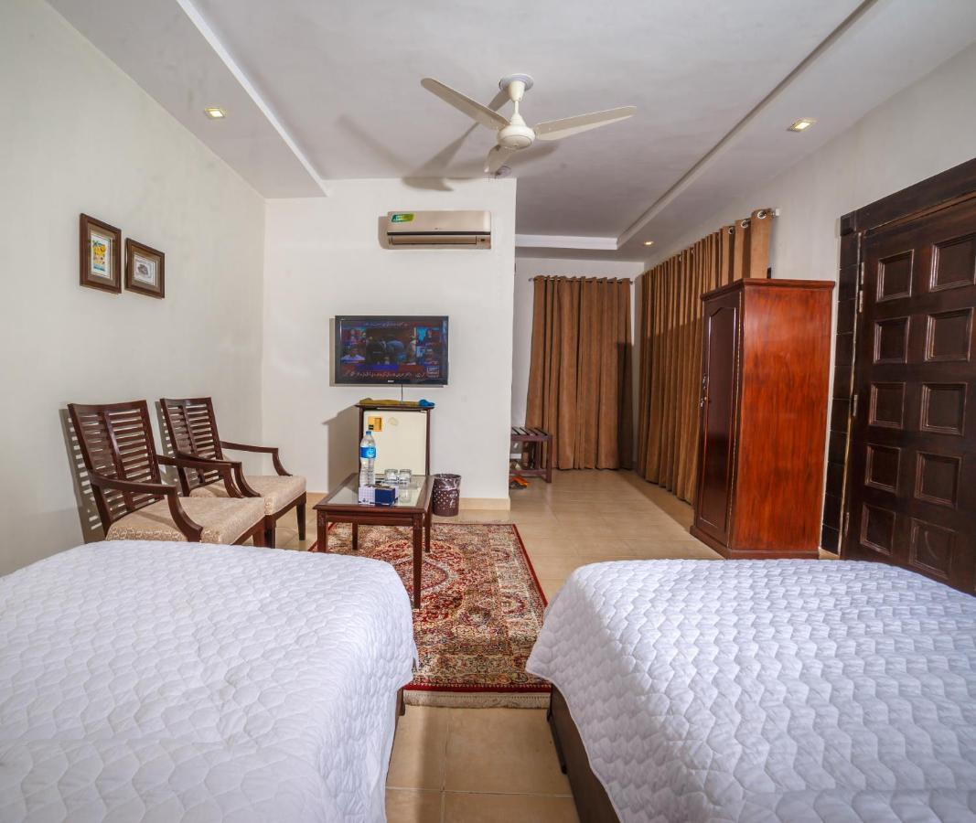 Vip House Hotel Peshawar Bagian luar foto