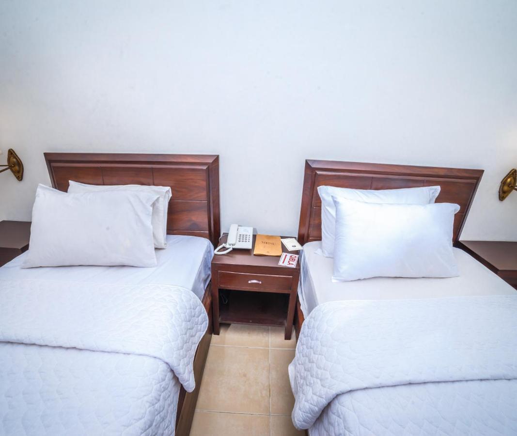 Vip House Hotel Peshawar Bagian luar foto