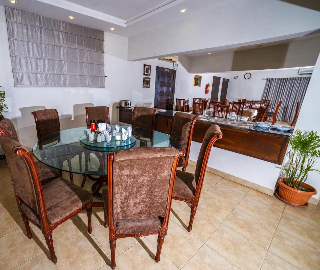 Vip House Hotel Peshawar Bagian luar foto