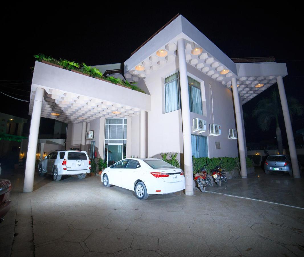 Vip House Hotel Peshawar Bagian luar foto