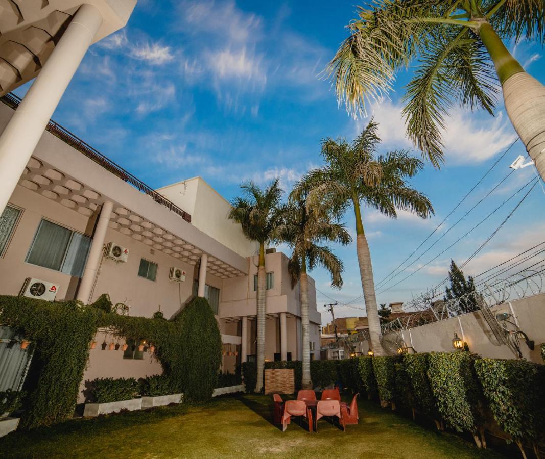 Vip House Hotel Peshawar Bagian luar foto