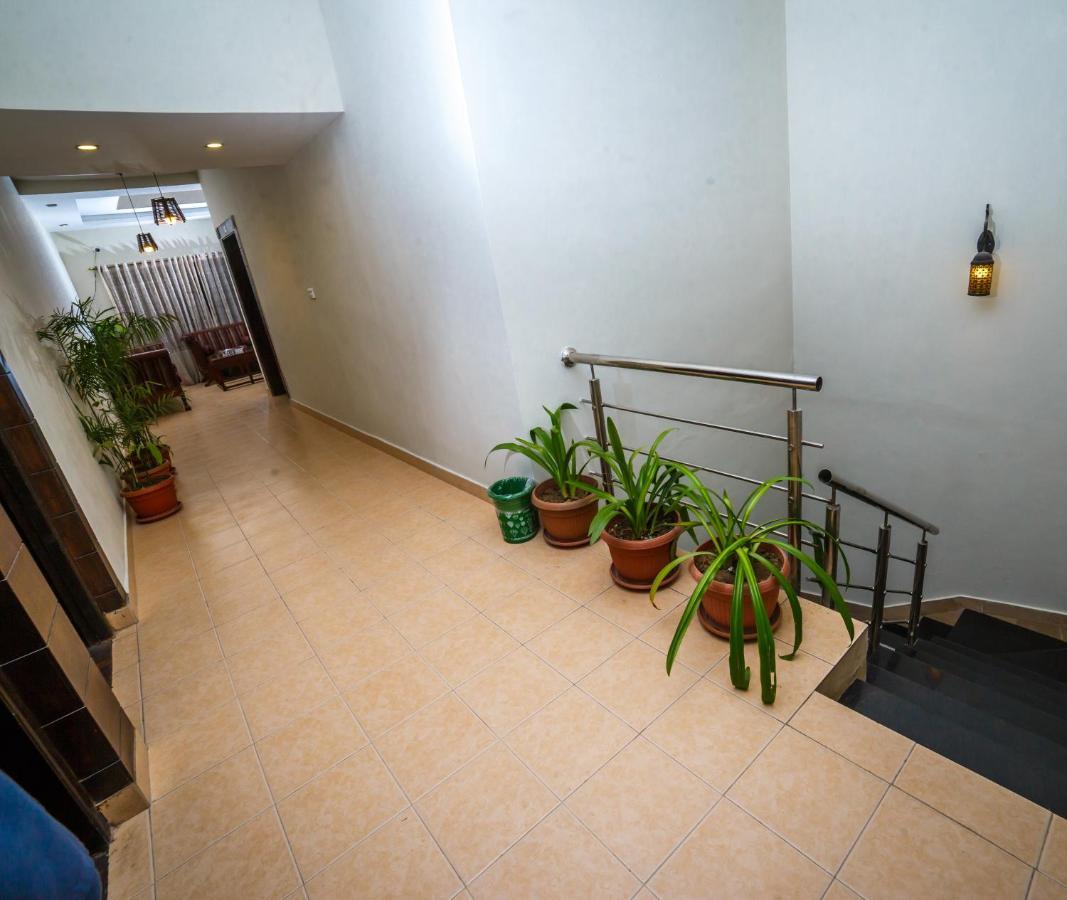 Vip House Hotel Peshawar Bagian luar foto