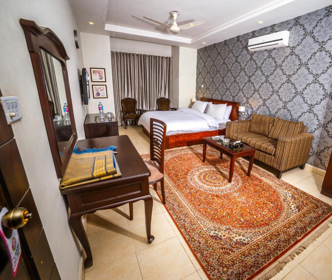 Vip House Hotel Peshawar Bagian luar foto