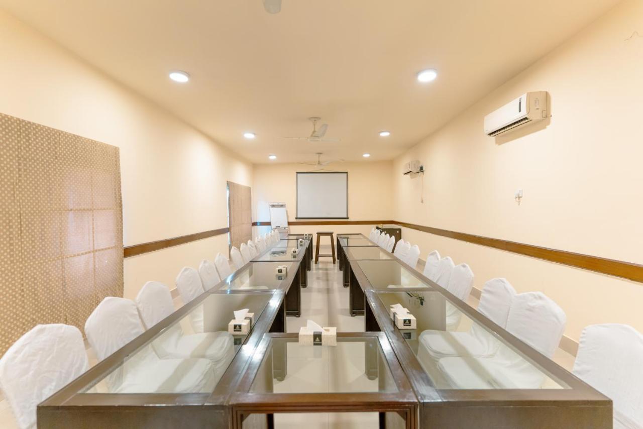 Vip House Hotel Peshawar Bagian luar foto