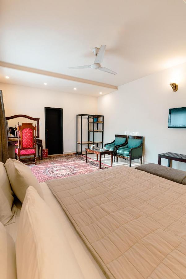 Vip House Hotel Peshawar Bagian luar foto