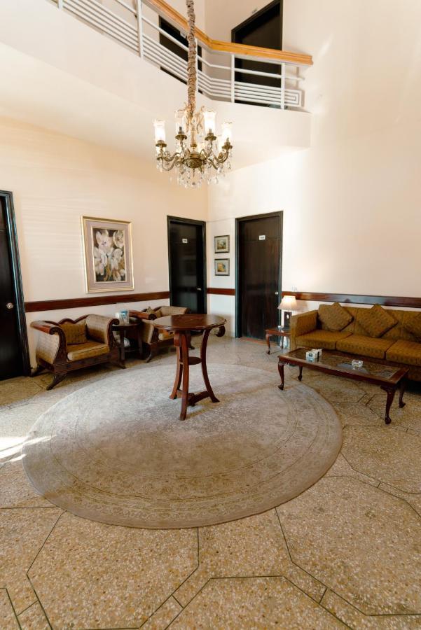 Vip House Hotel Peshawar Bagian luar foto
