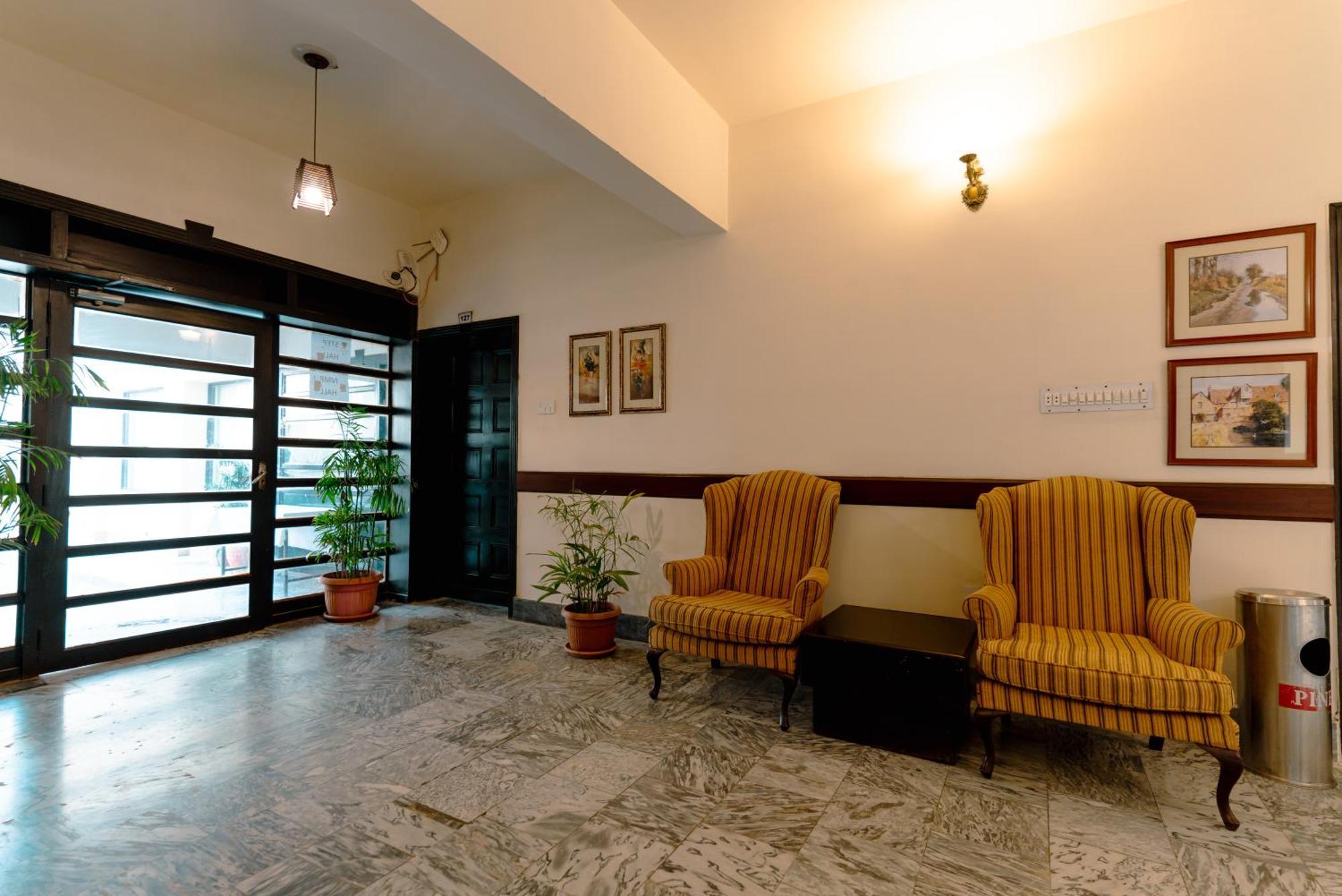 Vip House Hotel Peshawar Bagian luar foto