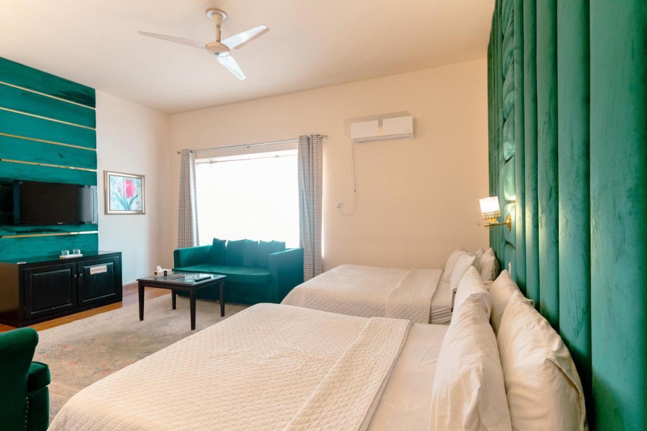 Vip House Hotel Peshawar Bagian luar foto