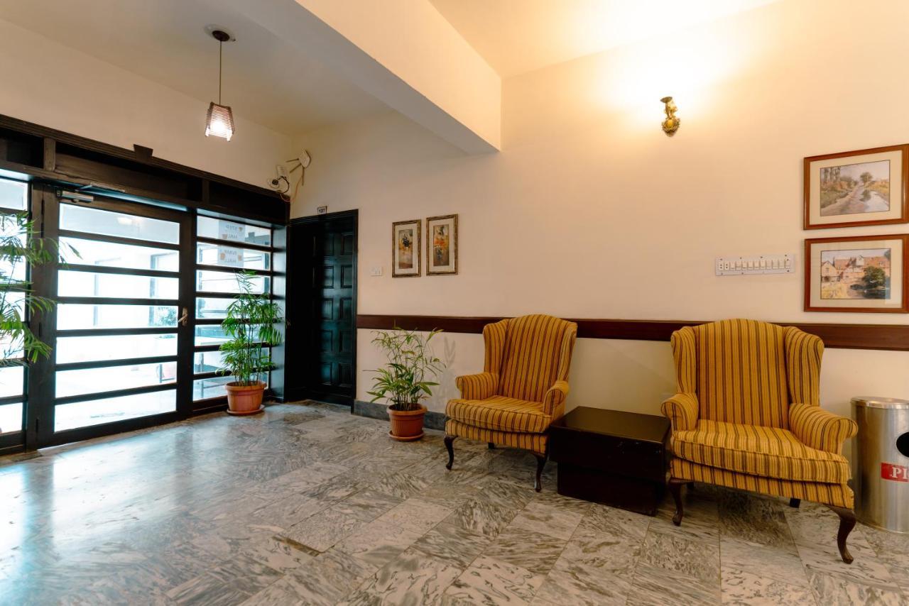 Vip House Hotel Peshawar Bagian luar foto