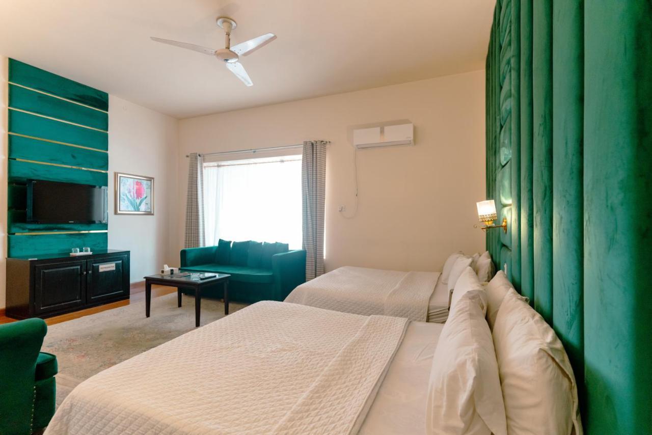 Vip House Hotel Peshawar Bagian luar foto