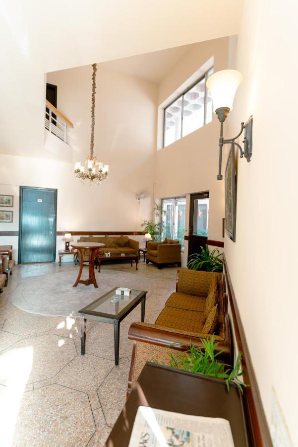 Vip House Hotel Peshawar Bagian luar foto