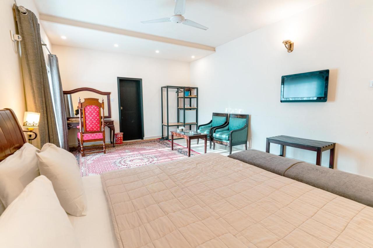 Vip House Hotel Peshawar Bagian luar foto