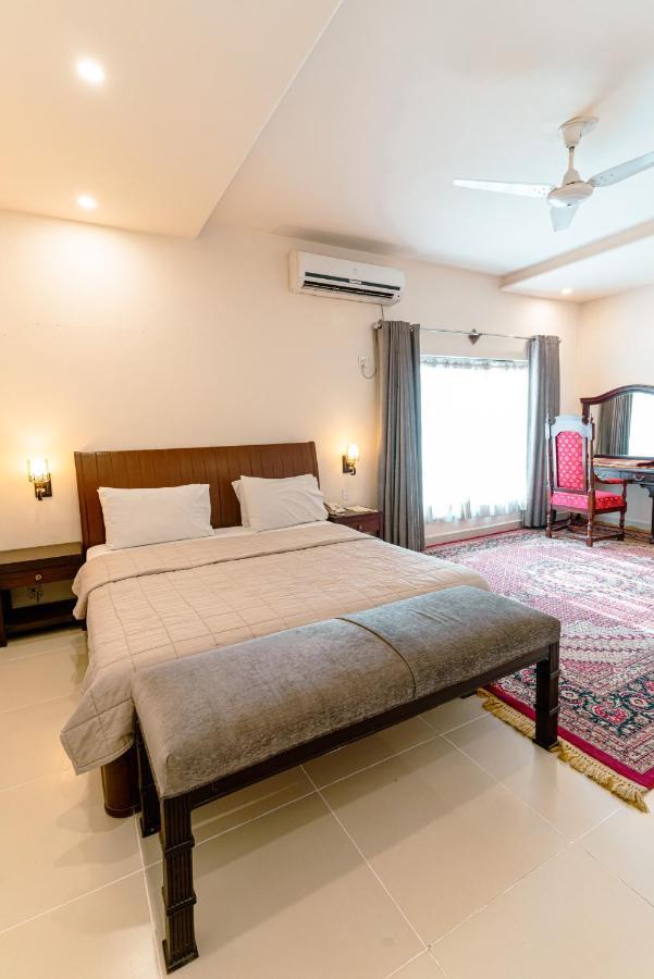 Vip House Hotel Peshawar Bagian luar foto