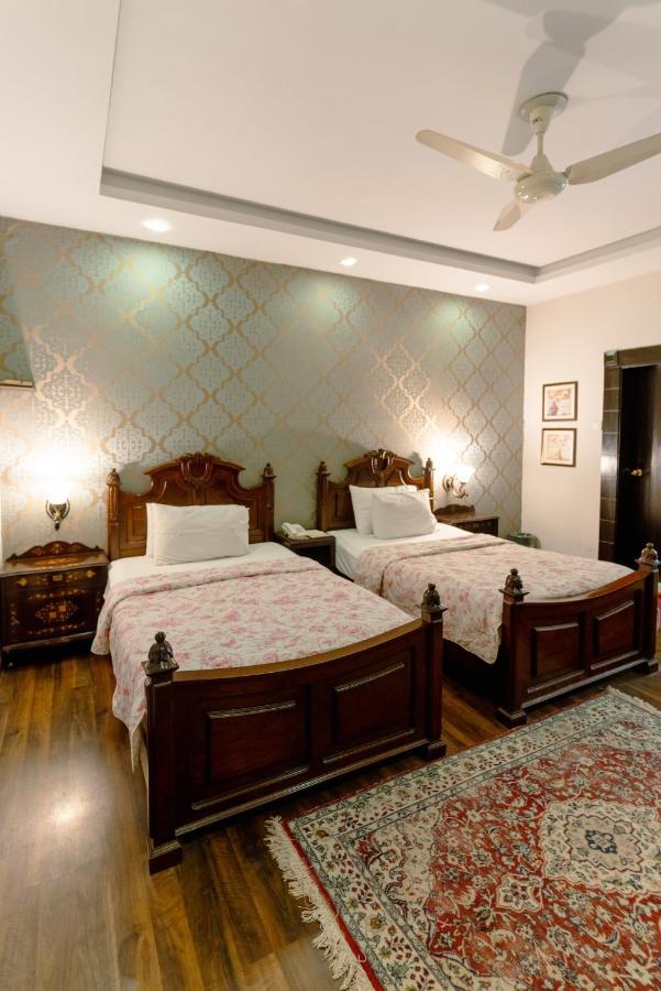 Vip House Hotel Peshawar Bagian luar foto