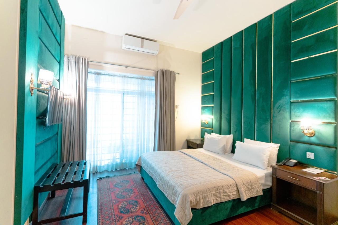 Vip House Hotel Peshawar Bagian luar foto