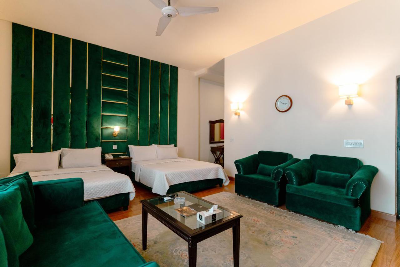 Vip House Hotel Peshawar Bagian luar foto