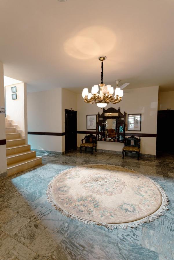 Vip House Hotel Peshawar Bagian luar foto