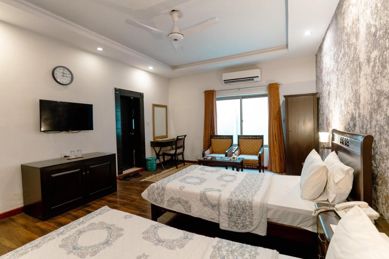 Vip House Hotel Peshawar Bagian luar foto