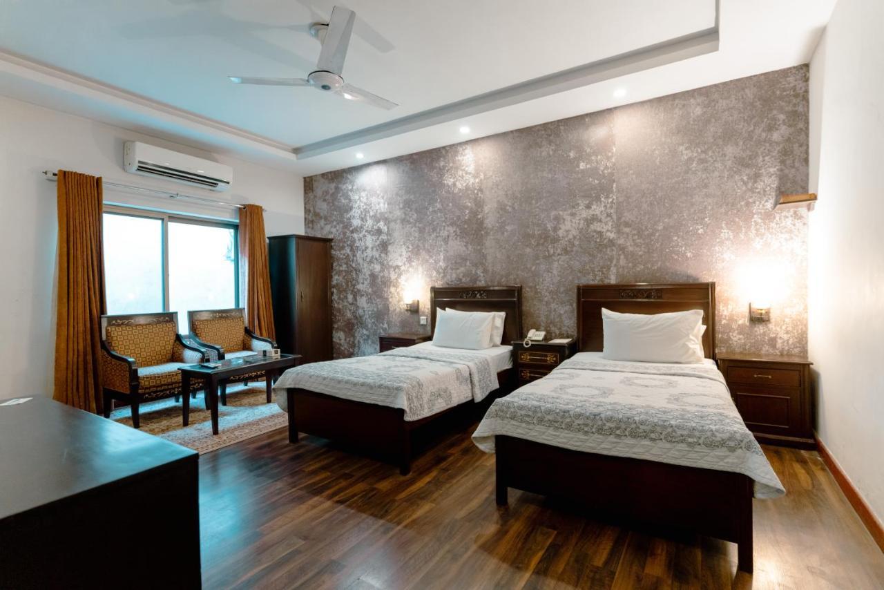 Vip House Hotel Peshawar Bagian luar foto