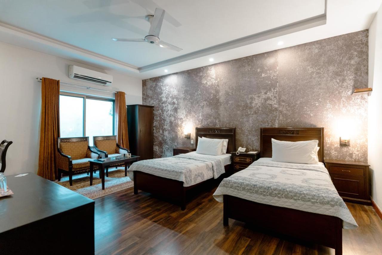 Vip House Hotel Peshawar Bagian luar foto
