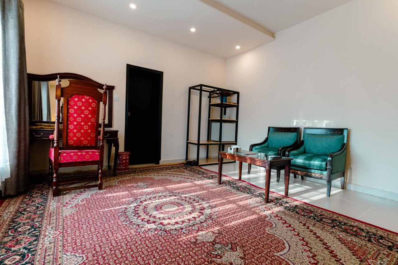 Vip House Hotel Peshawar Bagian luar foto