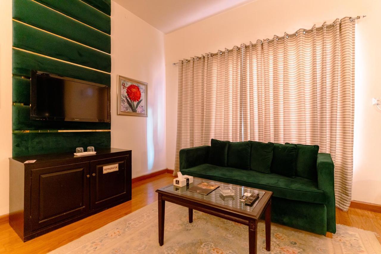 Vip House Hotel Peshawar Bagian luar foto